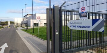 Die gute alte Kleiderkammer ist Geschichte. Service und moderne Zentrallogistik sind angesagt. Foto: Schlüter