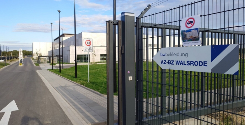 Die gute alte Kleiderkammer ist Geschichte. Service und moderne Zentrallogistik sind angesagt. Foto: Schlüter