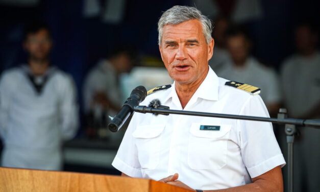 Großer Zapfenstreich für den Befehlshaber der Flotte