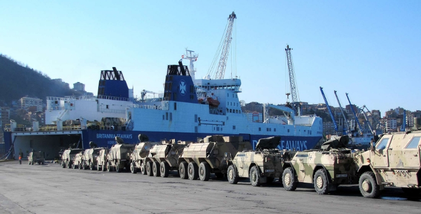 Gepanzerte Fahrzeuge warten auf die Schiffsverladung in Trabzon, Foto: Bw/Michael Kudiabor